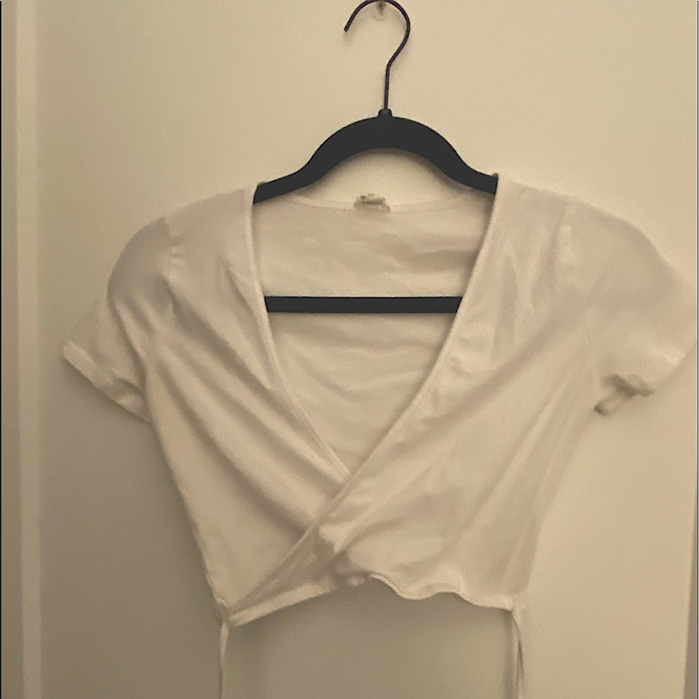 super cute white tie around top from garage